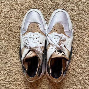 Nike Air Huarache White/Hemp/Sanddrift/Black 10.5M